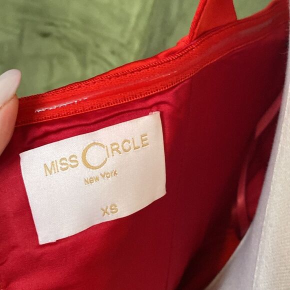 Miss CircleElegant Red satin Off-Shoulder Dress, XS - Picture 11 of 13